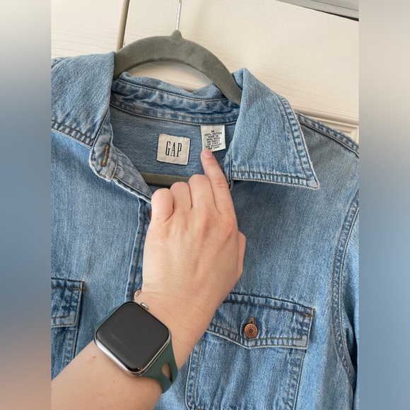 Vintage Gap denim button up shirt - Picture 2 of 4